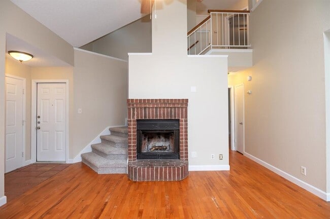Building Photo - 1004 Kavanagh Dr