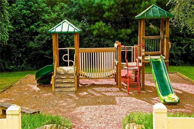 Building Photo - 2680 Hampton Park Dr