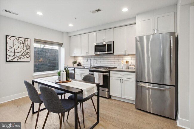 Building Photo - Welcome to this Modern 2BR/2BA condo located in Brookland