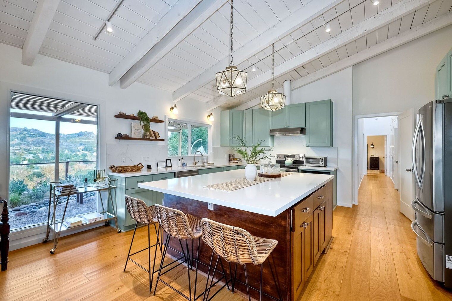 Building Photo - 3046 Skycrest Dr