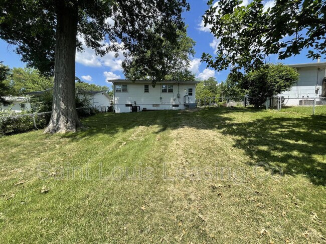 Building Photo - 3592 Valley Wood Dr