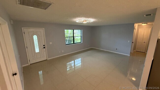 Building Photo - 1832 SE Manth Ln