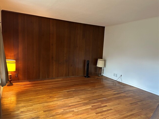 Building Photo - 114 Elmwood St