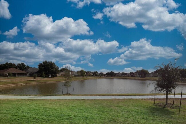 Building Photo - 22814 W Waterlake