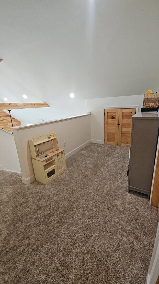 Building Photo - 207 Hawk Run