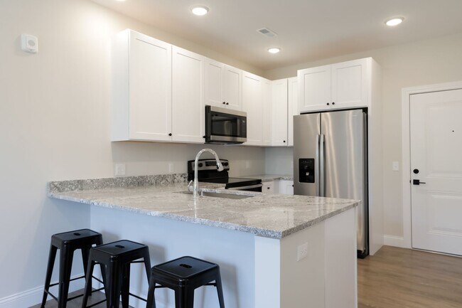 Building Photo - Lofts on State