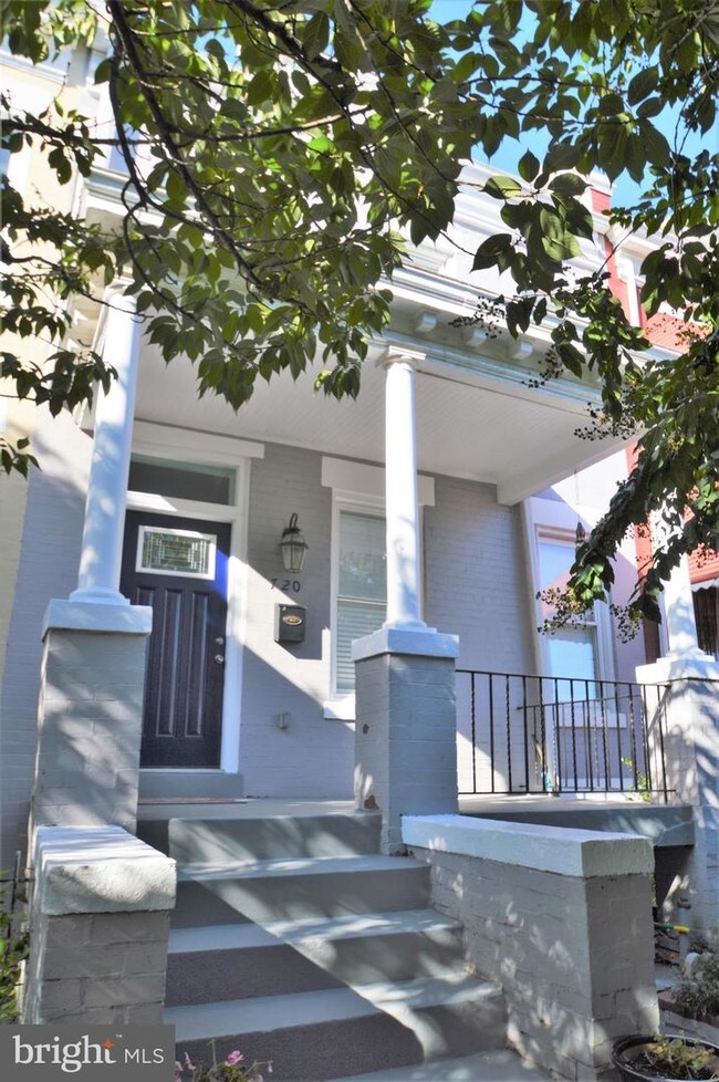 Building Photo - 720 K St NE