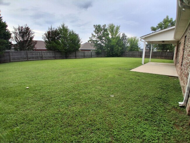Building Photo - Beautiful 4-bedroom 2 bath home 69S Tuscaloosa