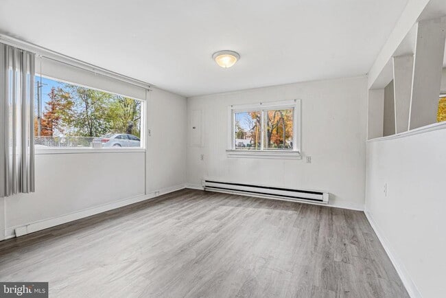 Building Photo - 1915 Rettman Ln