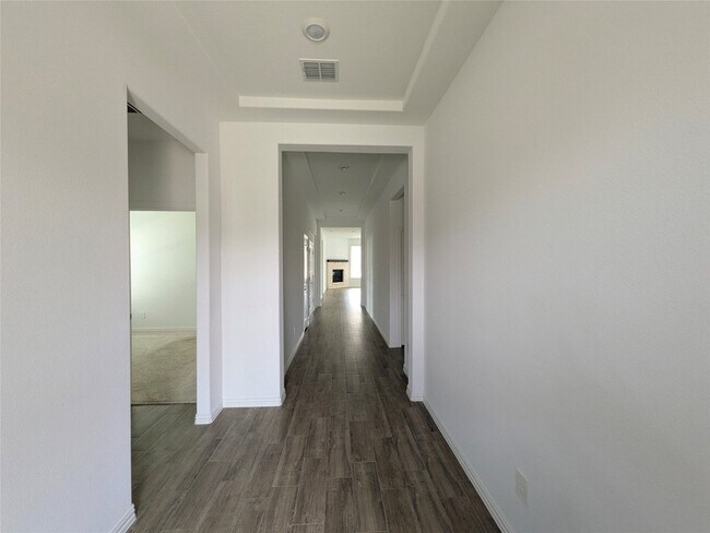 Building Photo - 14601 Little Water Dr