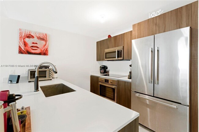Building Photo - 488 NE 18th St