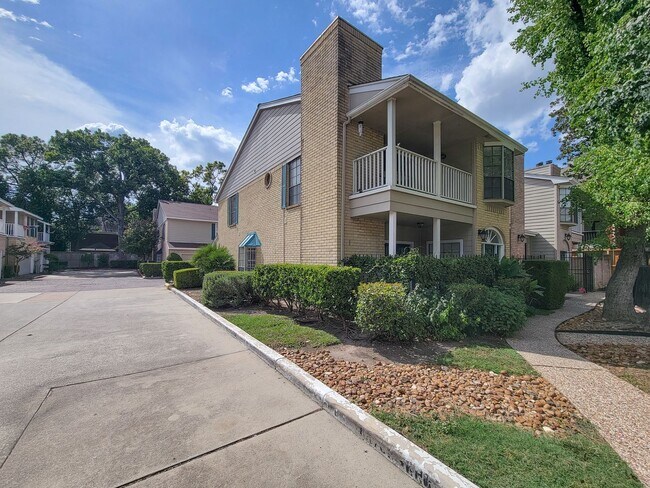 Building Photo - 2220 Bering Dr
