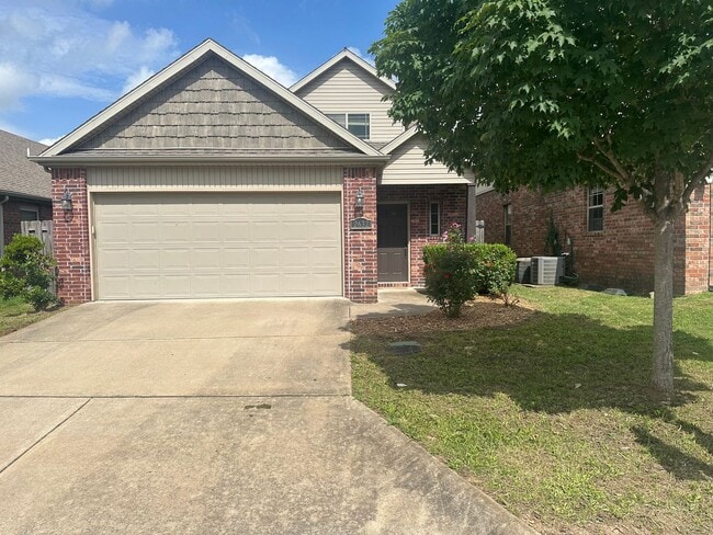Building Photo - Available for Immediate Move-in!  3 Bedroom, 2 Bathroom, Two-Story Fayetteville Home