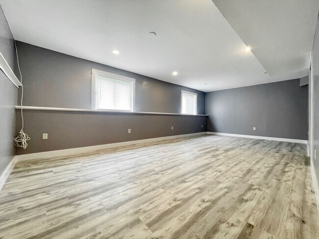 Building Photo - 2103-2105 Kinnrow Ave NW
