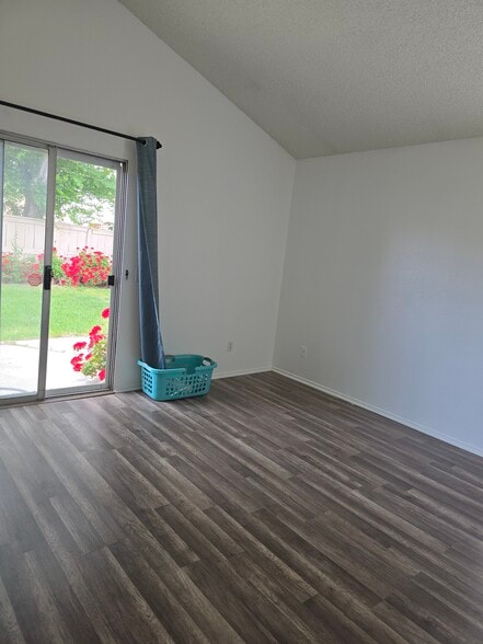 Building Photo - 36851 Goldenview Way