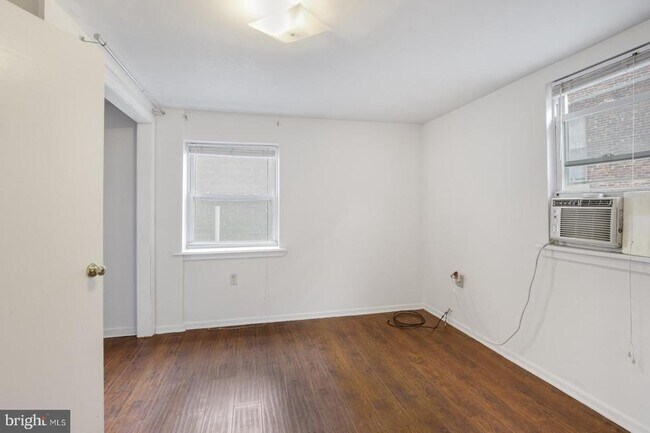 Building Photo - 240 W Girard Ave