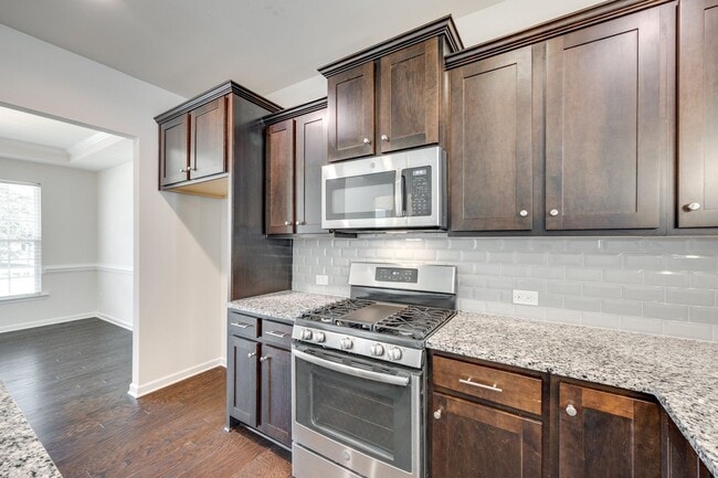 Building Photo - Beautiful 4-bed, 3.5 bath with Primary on the main level in Cameron Creek of Fabulous Fort Mill!