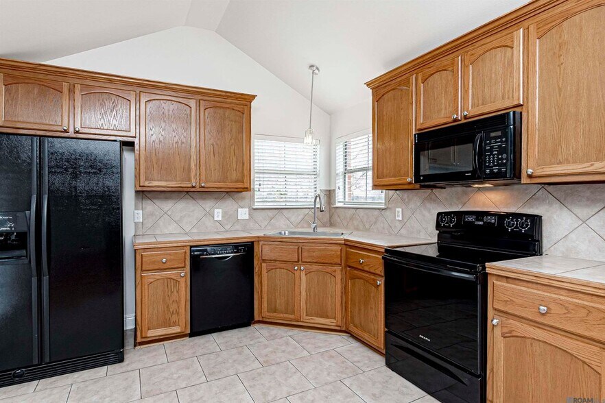 Building Photo - 37024 Rivergate Ave