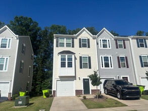 Building Photo - Room in Duplex on Romeria Dr