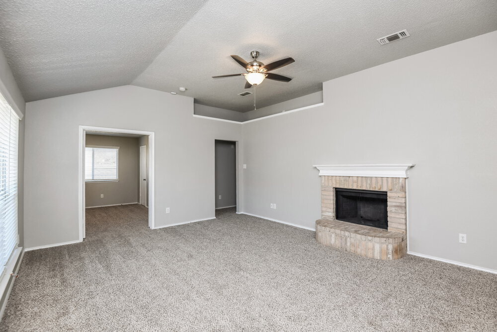 Building Photo - 1121 Sandalwood Dr