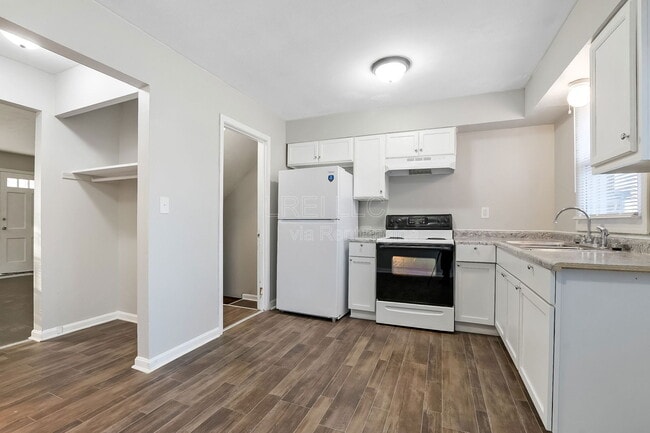 Building Photo - 5011 Wabash Pl