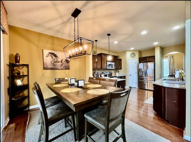 Building Photo - Spacious 4 Bedroom with Gameroom