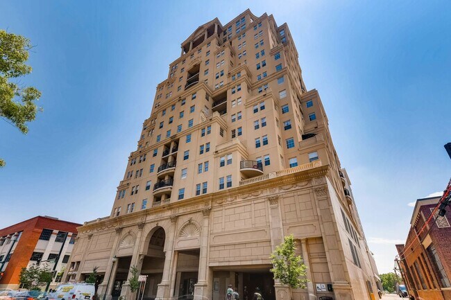 Building Photo - 300 W 11th Ave