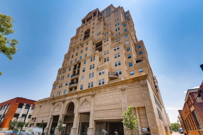 Primary Photo - 300 W 11th Ave