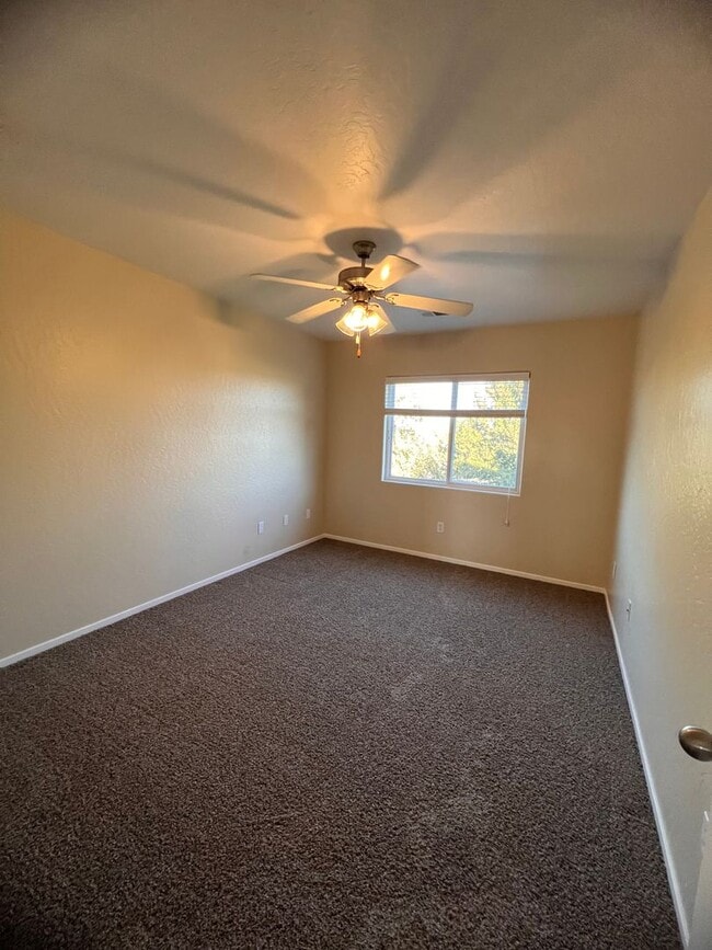 Building Photo - 2956 Sauvignon St