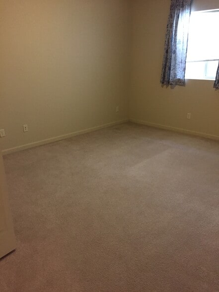 Building Photo - 3239 Cabernet Dr