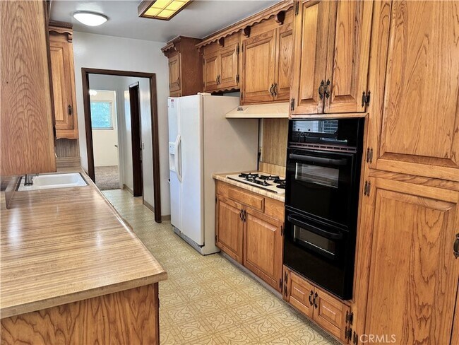 Building Photo - 509 California Dr