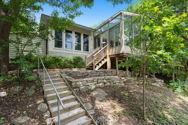 Building Photo - 11651 River Oaks Trail