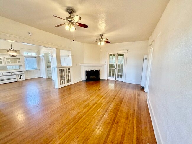 Building Photo - South Park Cottage Charm – 2BR/1BA with Bonus Room, Gated Yard & Garden Bed, Small Pets Welcome!