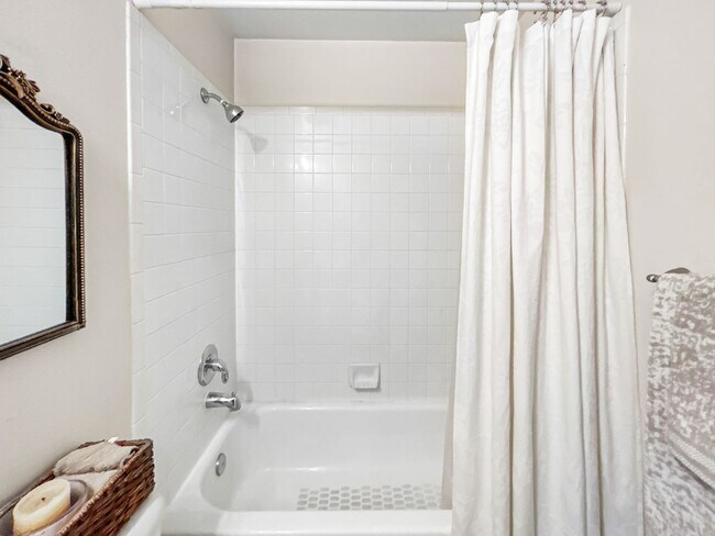 Building Photo - Modern Condo Living by Mirror Lake – Downtown St. Pete! 2bed | 2bath