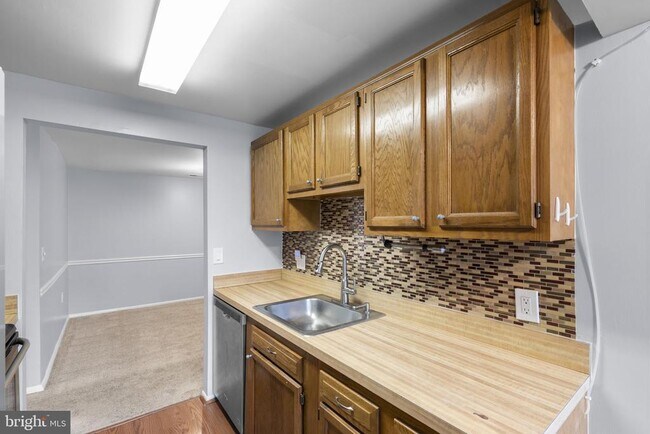 Building Photo - 18050 Chalet Dr