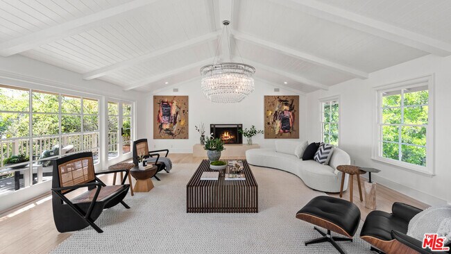 Building Photo - 1330 N Wetherly Dr