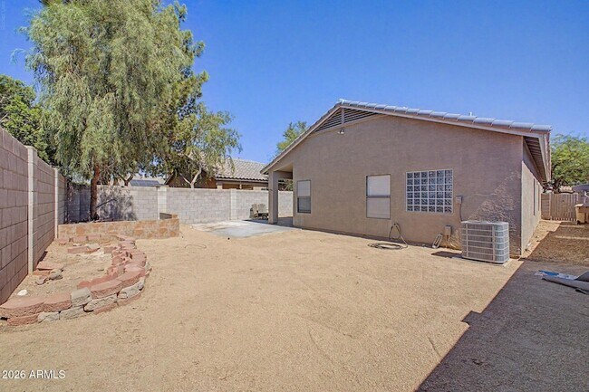 Building Photo - 8868 W Laurel Ln