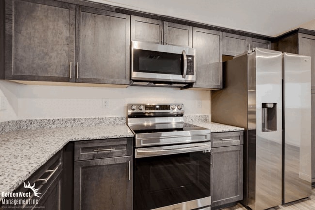 Building Photo - Impeccably Maintained 3Bdm 2Ba Townhome in...