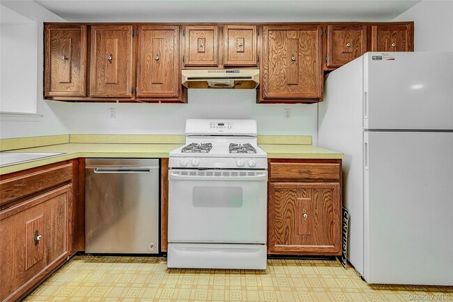 Building Photo - 174 Sagamore Hills Dr