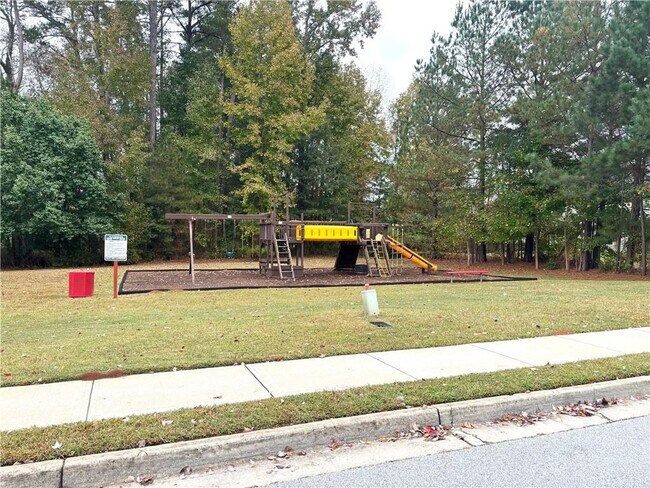 Building Photo - 8389 Regent St