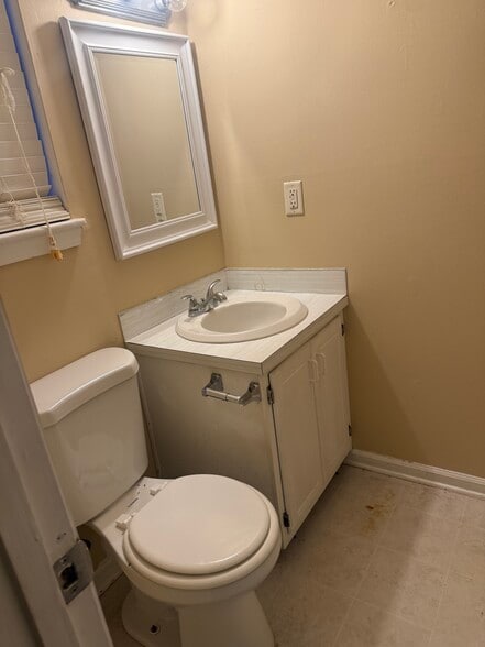 First Floor Half Bath - 4338 Great Oak Dr