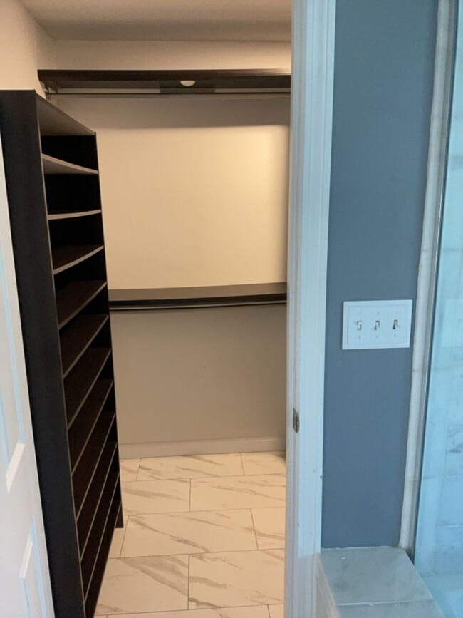 Building Photo - Large 2nd Floor Studio in Quiet Sandwich (Forestdale) Neighborhood