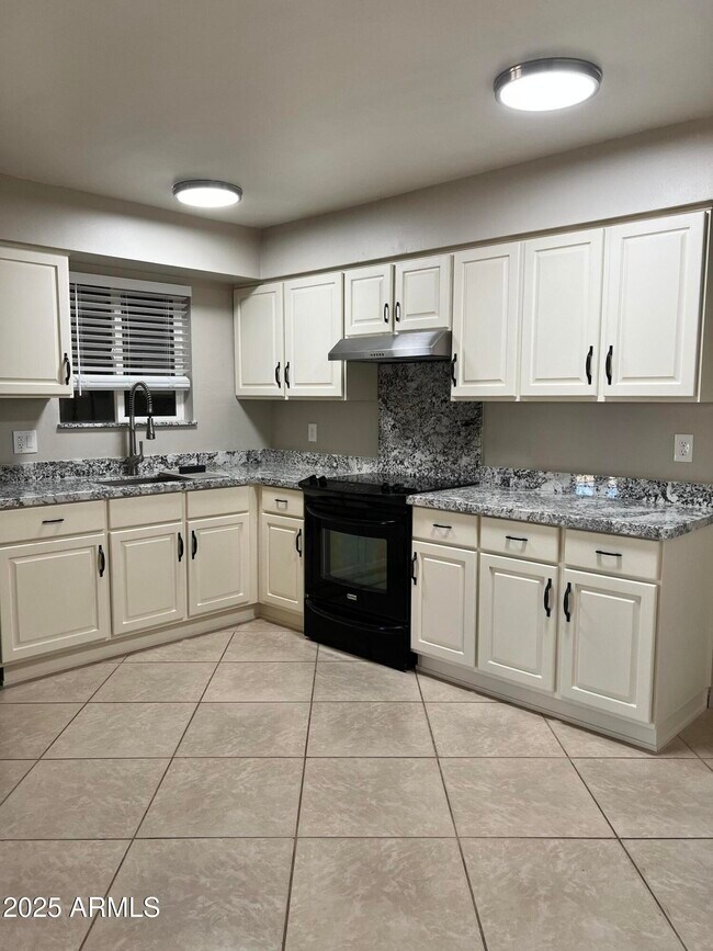 Building Photo - 4024 W Las Palmaritas Dr