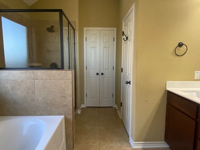 Building Photo - 4 BEDROOM, BELTON ISD
