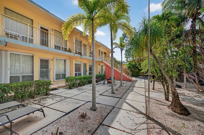 Building Photo - 2624 NE 30th Pl