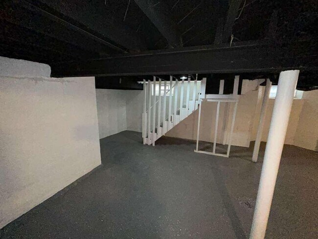 Building Photo - Freshly Renovated 3 Bedroom Bungalow