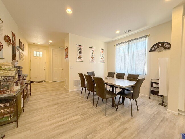 Building Photo - Gorgeous 4-Bedroom Home in Desirable Creek...