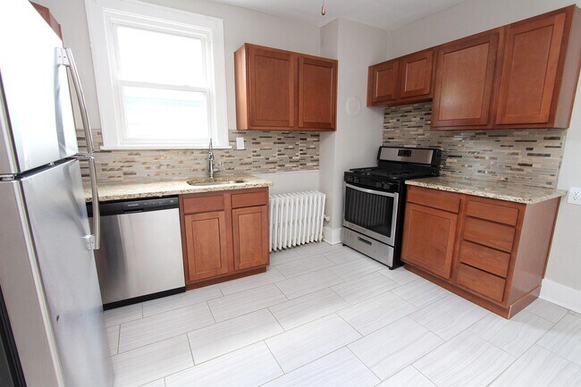 Building Photo - 3556 Beechwood Blvd
