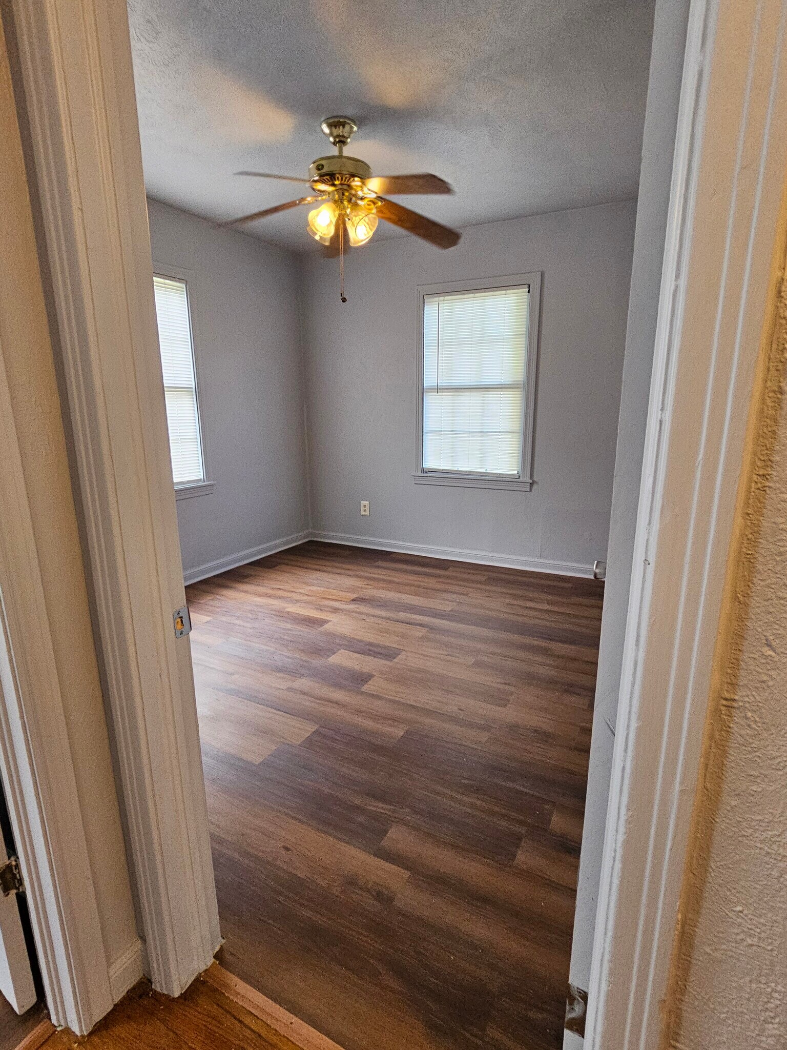 Building Photo - 5616 Thomas Ln
