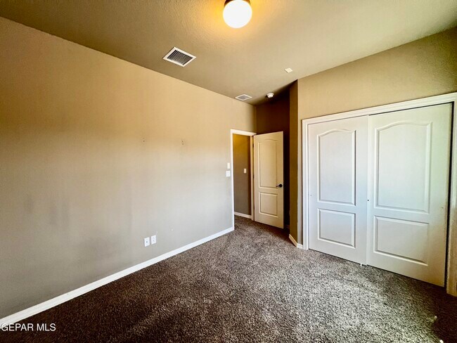 Building Photo - 3133 Clearbrook
